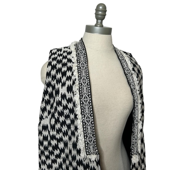 ATMOSPHERE Black White Oversized Tribal Open Thick Vest Blazer Coat Size 6 - Picture 5 of 11